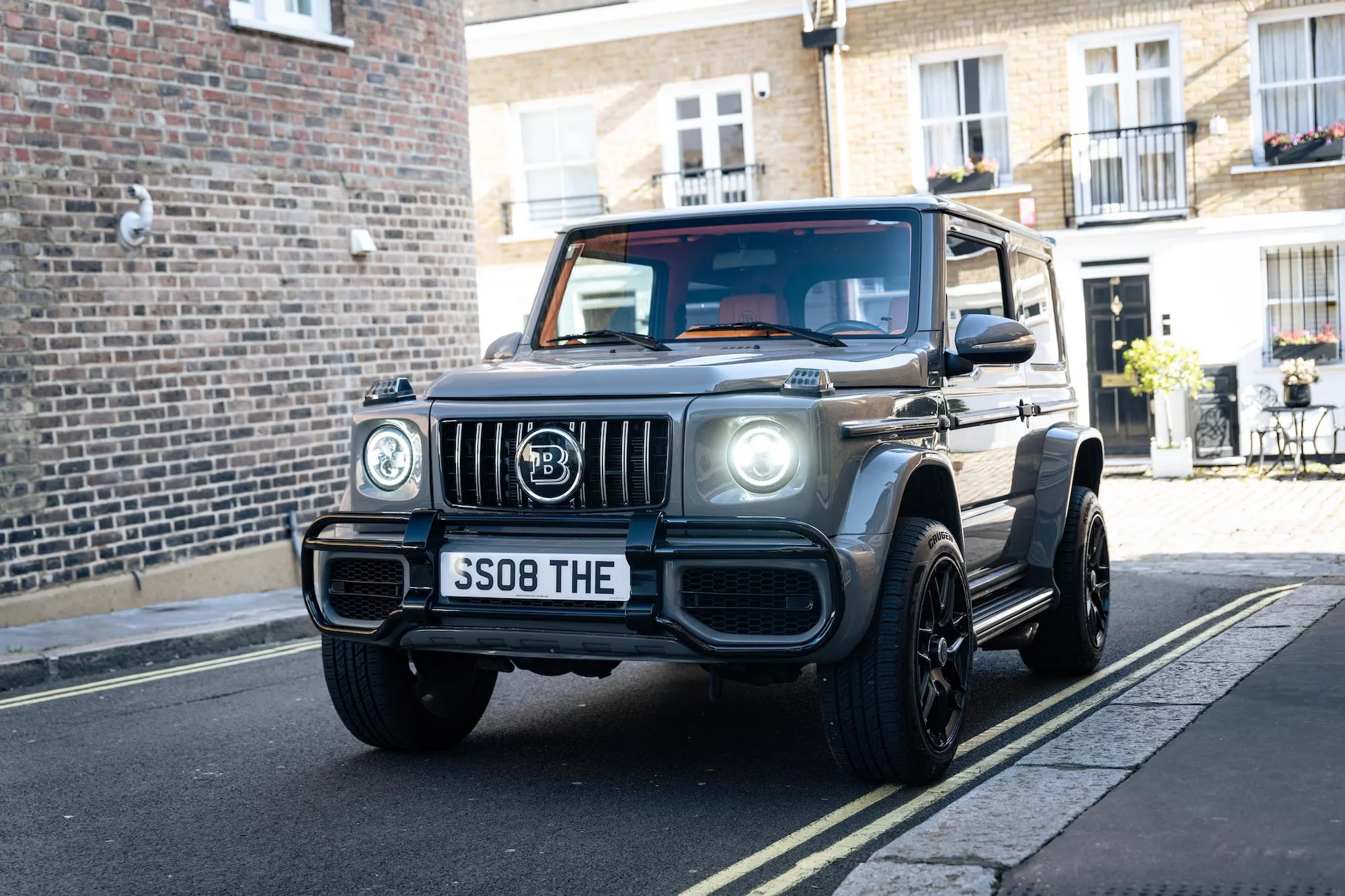 Suzuki Jimny Brabus Grey Dark Alley way Front Lights on